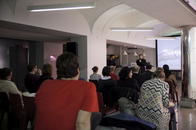 Michael Hirschbichler: JENSEITS DER KÜSTE UTOPIAS, 02.12.2015