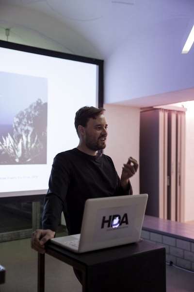 Michael Hirschbichler: JENSEITS DER KÜSTE UTOPIAS, 02.12.2015