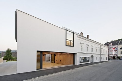 Gemeindeamt Ottensheim – © Hertha Hurnaus Gemeindeamt Ottensheim